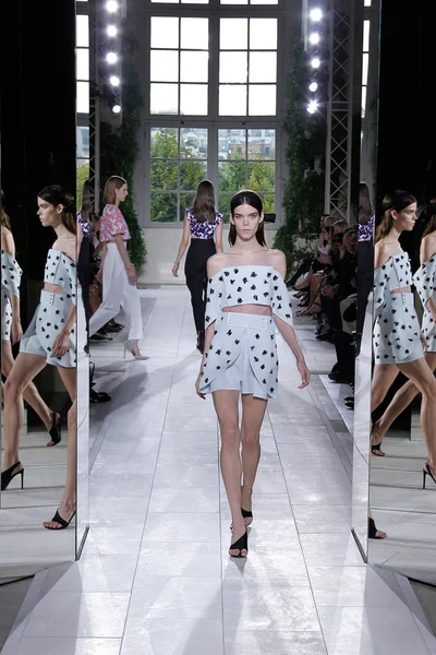 Look 18